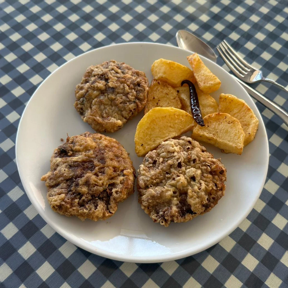 Kızartma Köfte & Patates Tabağı